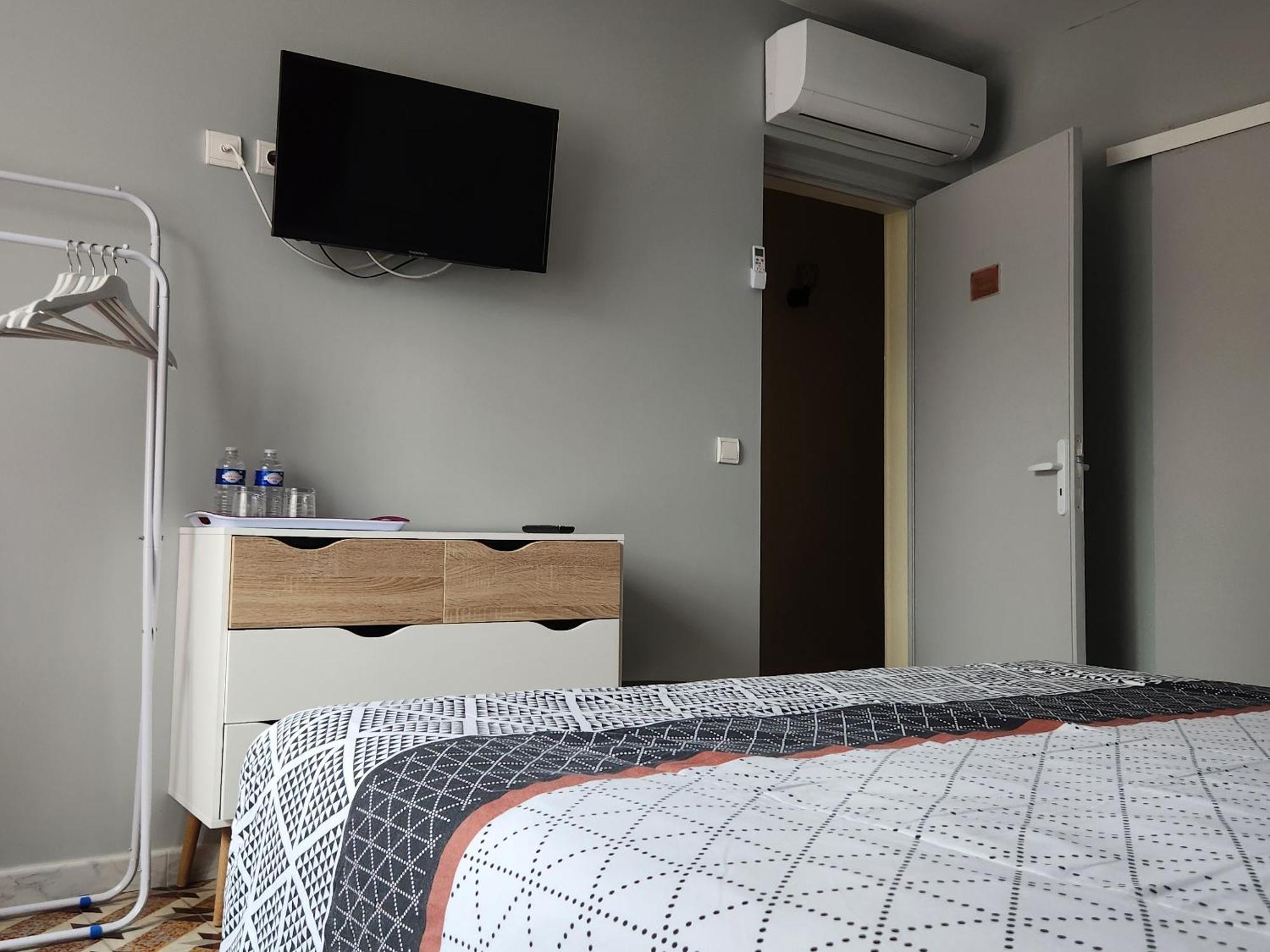 Les Belles Nuits Bed and Breakfast Le Bousquet-d'Orb Buitenkant foto